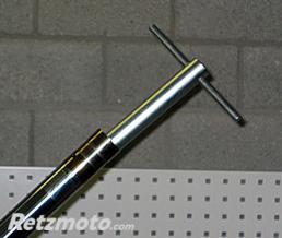 Cl� en T de blocage KYB R1