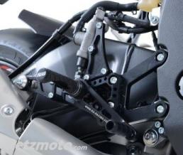 Commandes recul�es multi-positions R&G RACING noir Yamaha R1/R1M
