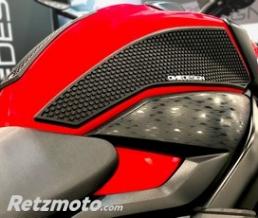 ONE DESIGN Prot�ge R�servoir HDR (2 Pi�ces) SUZUKI GSXS 750/GSXS 750 Z 17-18(112.8x389.7mm) Noir