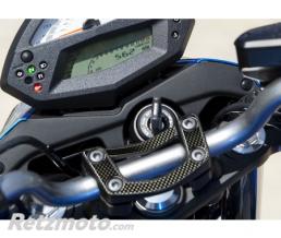 ONE DESIGN Prot�ge T de fourche Carbone pour Kawasaki 600 ER6N 2009-2011 et ER6 Format : 111,9x66,5mm.