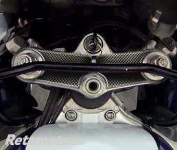ONE DESIGN Prot�ge T de fourche Carbone Suzuki 750 GSxR jusqu'� 1999 Format : 271,4x64,6mm.