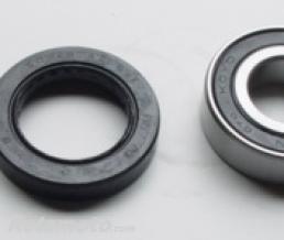 KIT ROULEMENTS DE ROUE AVANT + JOINTS SPYS POUR CBR600 1995-96, CBR900 1995-97 ET CBR1000F 1993-96