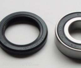 KIT ROULEMENTS DE ROUE AVANT + JOINTS SPYS POUR ZZR600 1996-03 ET ZX9R 1998-99