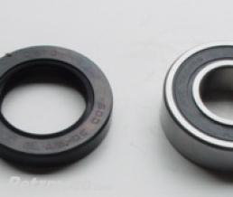 KIT ROULEMENTS DE ROUE AVANT + JOINTS SPYS POUR CBR600RR 2003-05 ET VTR1000SP 2000-05